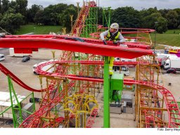Aufbau der "Wilden Maus" am Nürnberger Volksfest