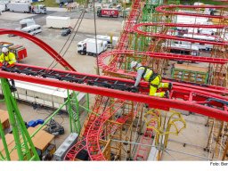 Aufbau der "Wilden Maus" am Nürnberger Volksfest