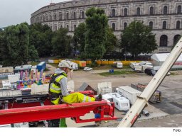 Aufbau der "Wilden Maus" am Nürnberger Volksfest