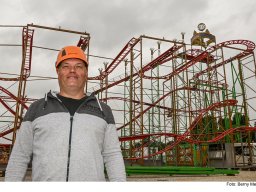 Aufbau der "Wilden Maus" am Nürnberger Volksfest